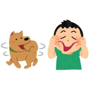 くるくる回る犬と変顔をする少年